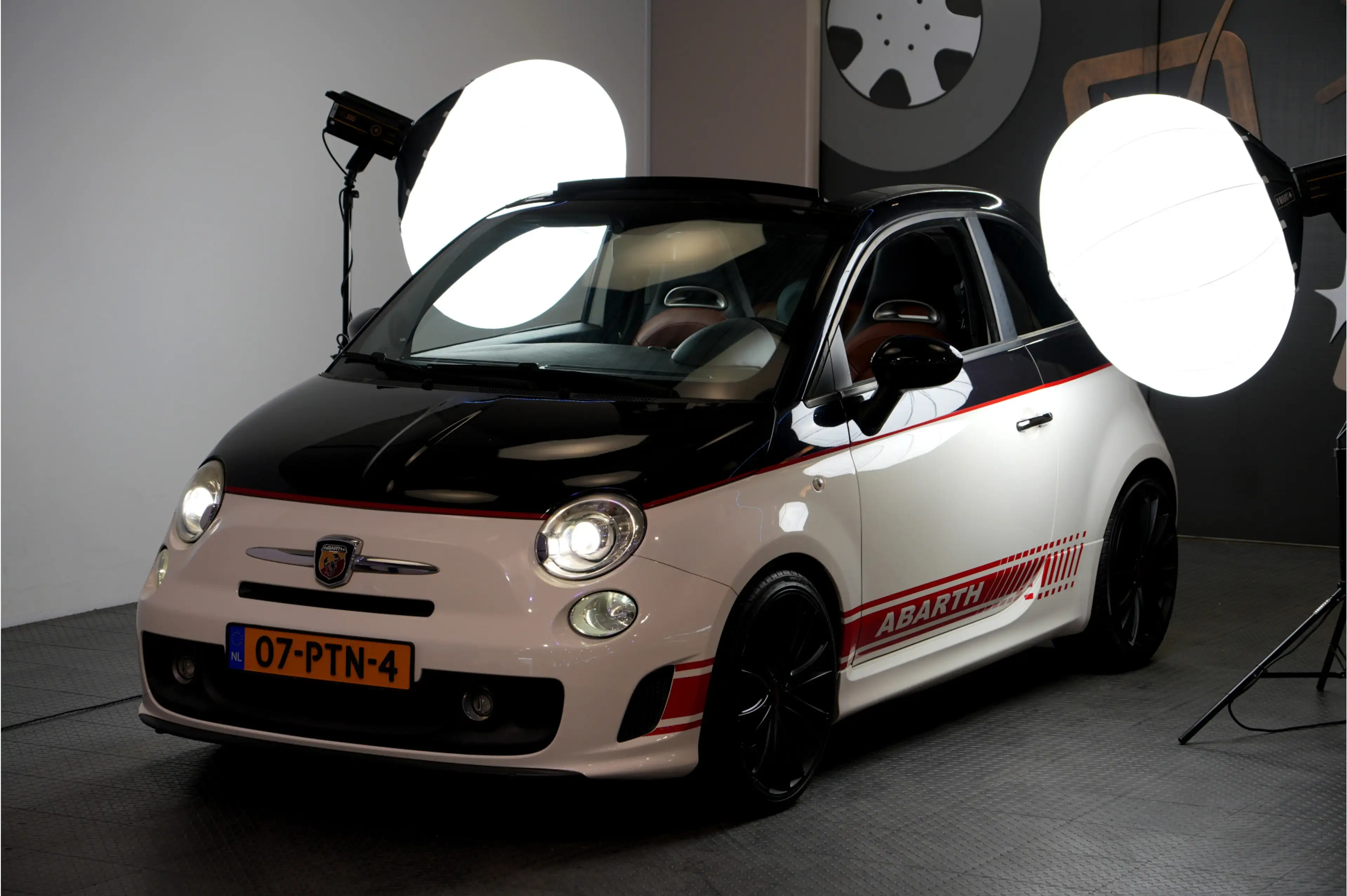 Fiat 500C Abarth 1.4 T-Jet 147kW/200pk Dualogic Competizione Bi-Ton — photo 49