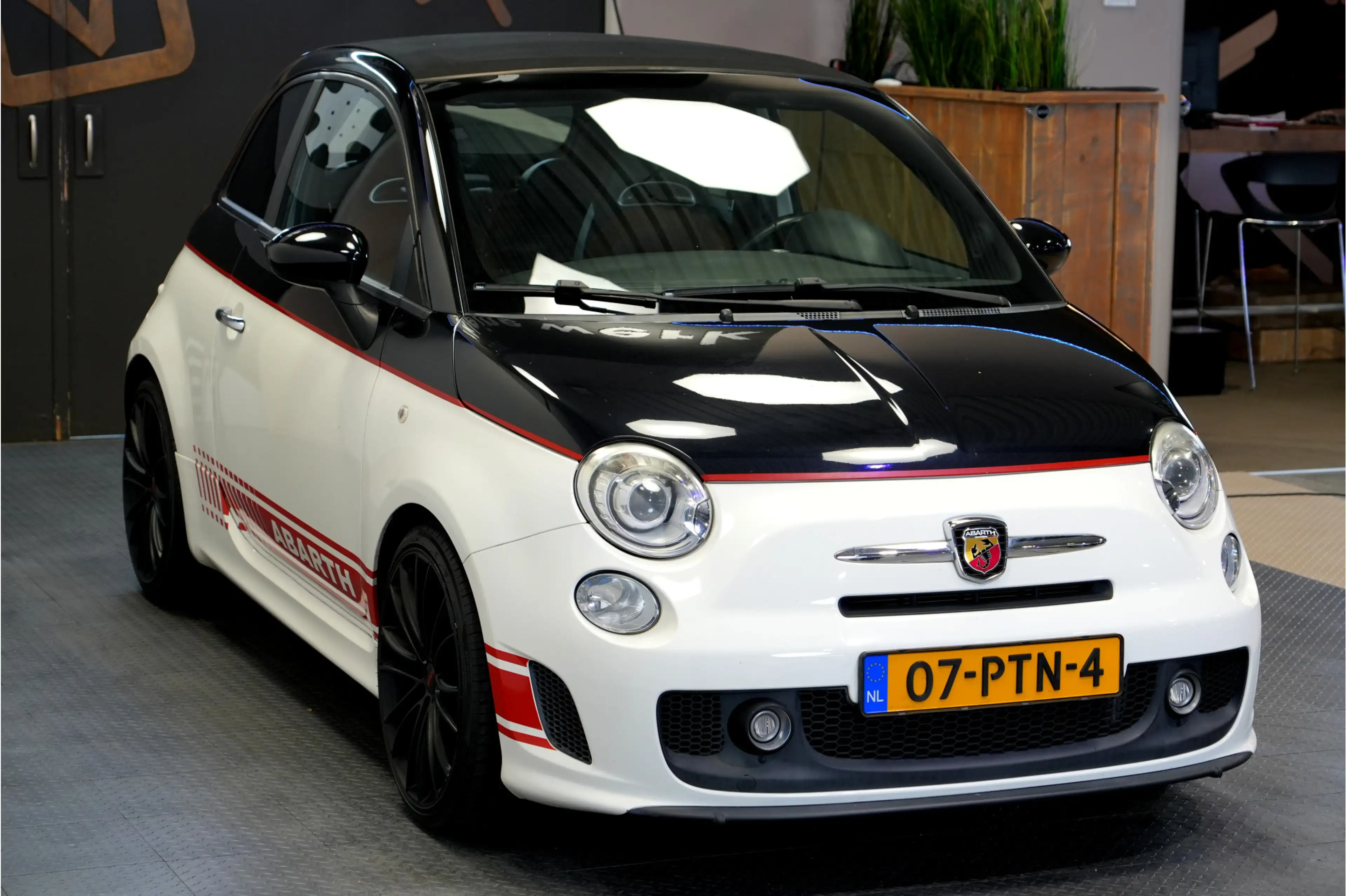Fiat 500C Abarth 1.4 T-Jet 147kW/200pk Dualogic Competizione Bi-Ton — photo 27