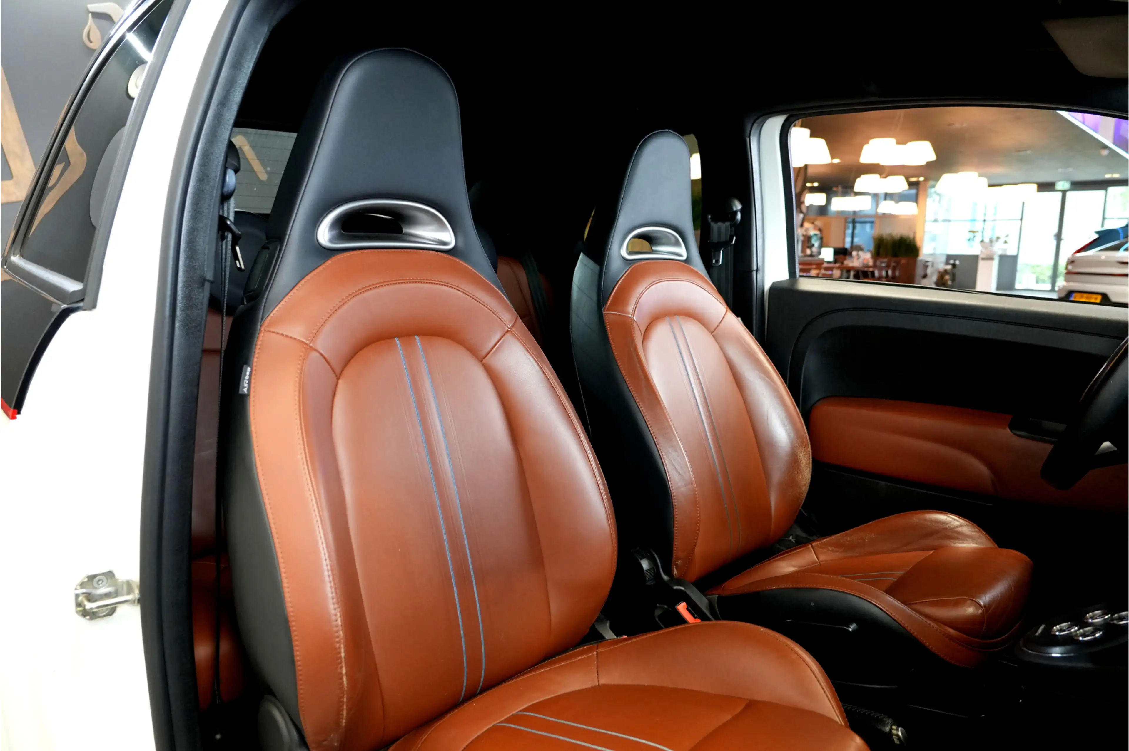 Fiat 500C Abarth 1.4 T-Jet 147kW/200pk Dualogic Competizione Bi-Ton — photo 12