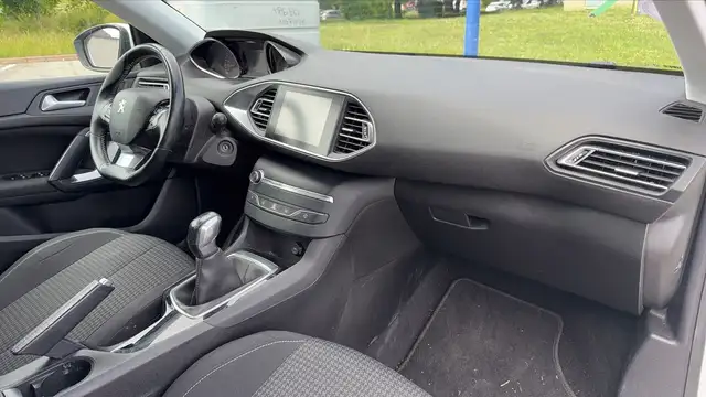 Peugeot 308 view 10