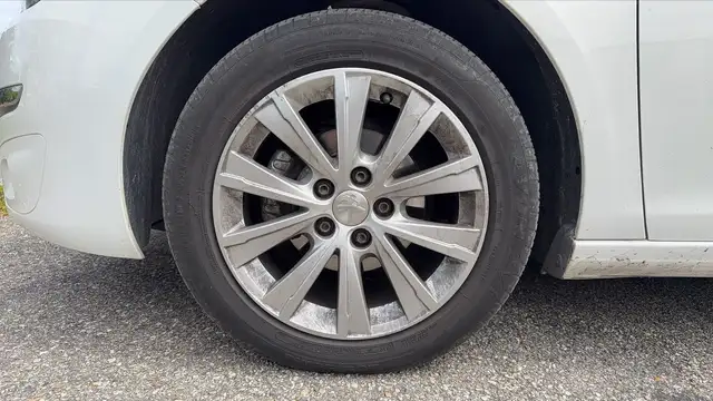 Peugeot 308 view 18