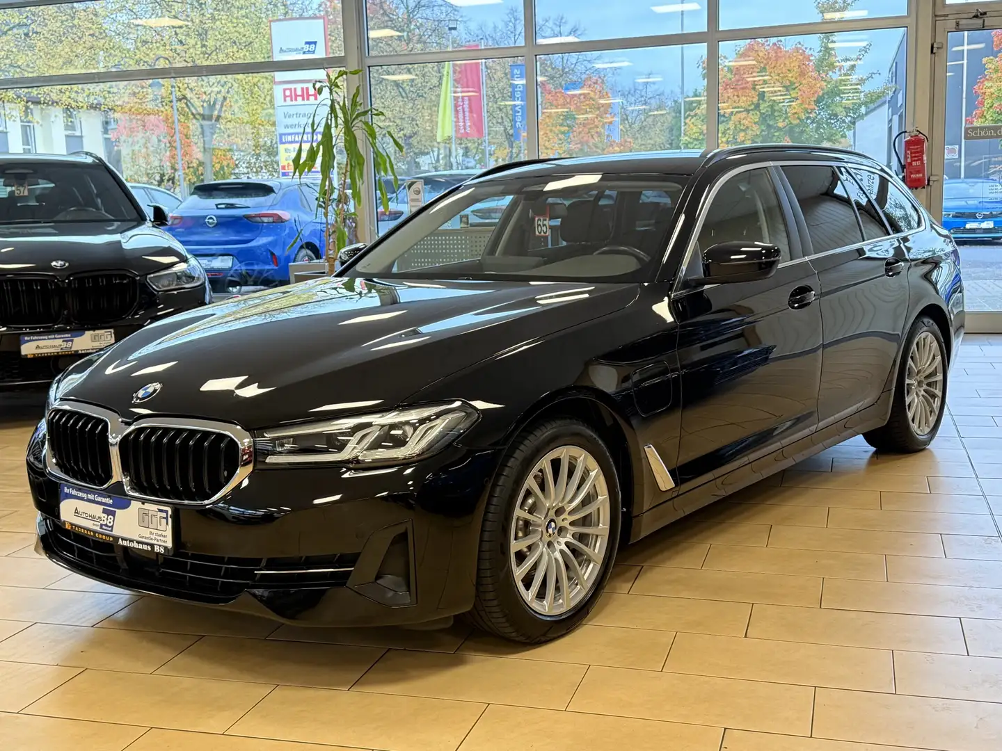 BMW 530 e Plug-In*AHK*ACC*Ambiente*Rcam*Harman K*SHZ Schwarz - 1