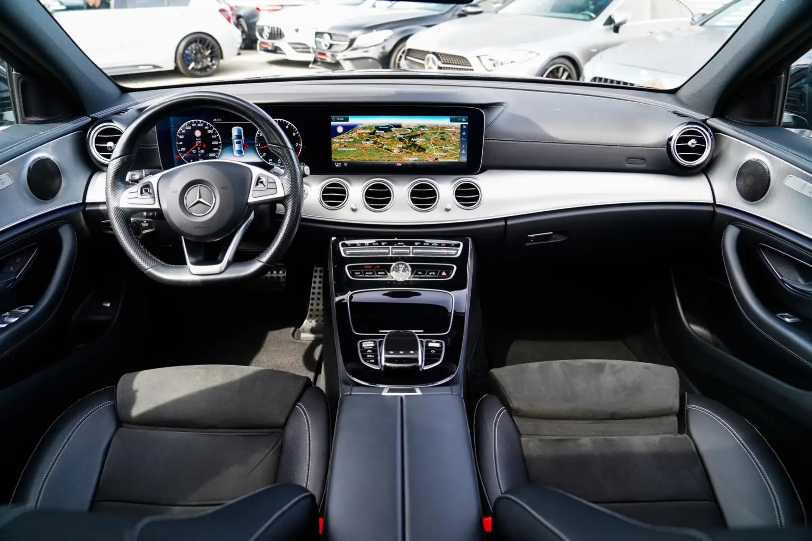 Mercedes-Benz E 200 Ambition | Pano | Parkpilot | Sfeerverlichting Zwart - 2