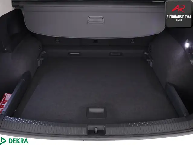 Volkswagen Tiguan Allspace view 13