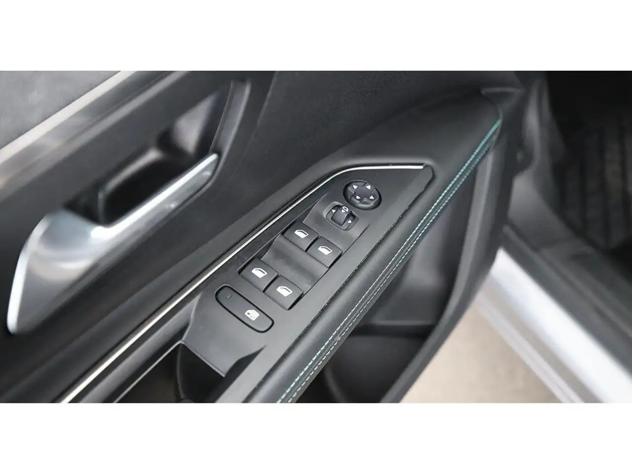 Peugeot 5008 1.5 BlueHDi 130 Allure Aut LED 7-SITZER NAVI, миниатюра 26