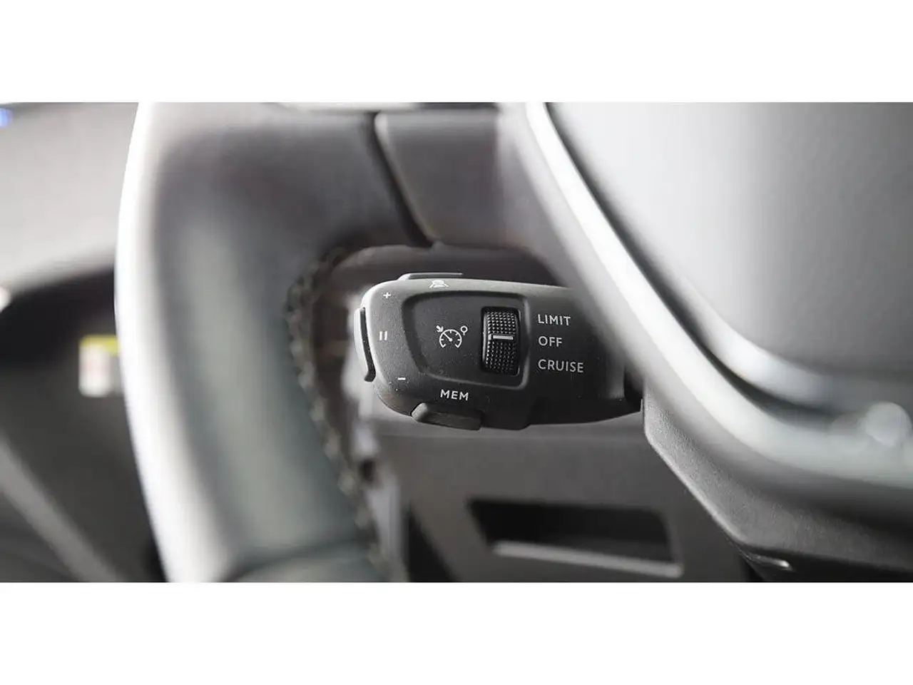 Peugeot 5008 1.5 BlueHDi 130 Allure Aut LED 7-SITZER NAVI, миниатюра 24