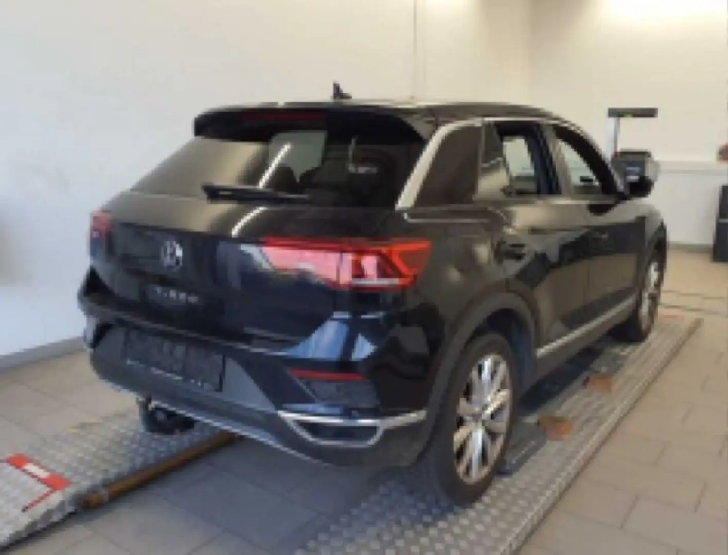 Volkswagen T-Roc 1.5 TSI Sport DSG*KAM*LED*AHK*NAV*SHZ*18Zo Schwarz - 2