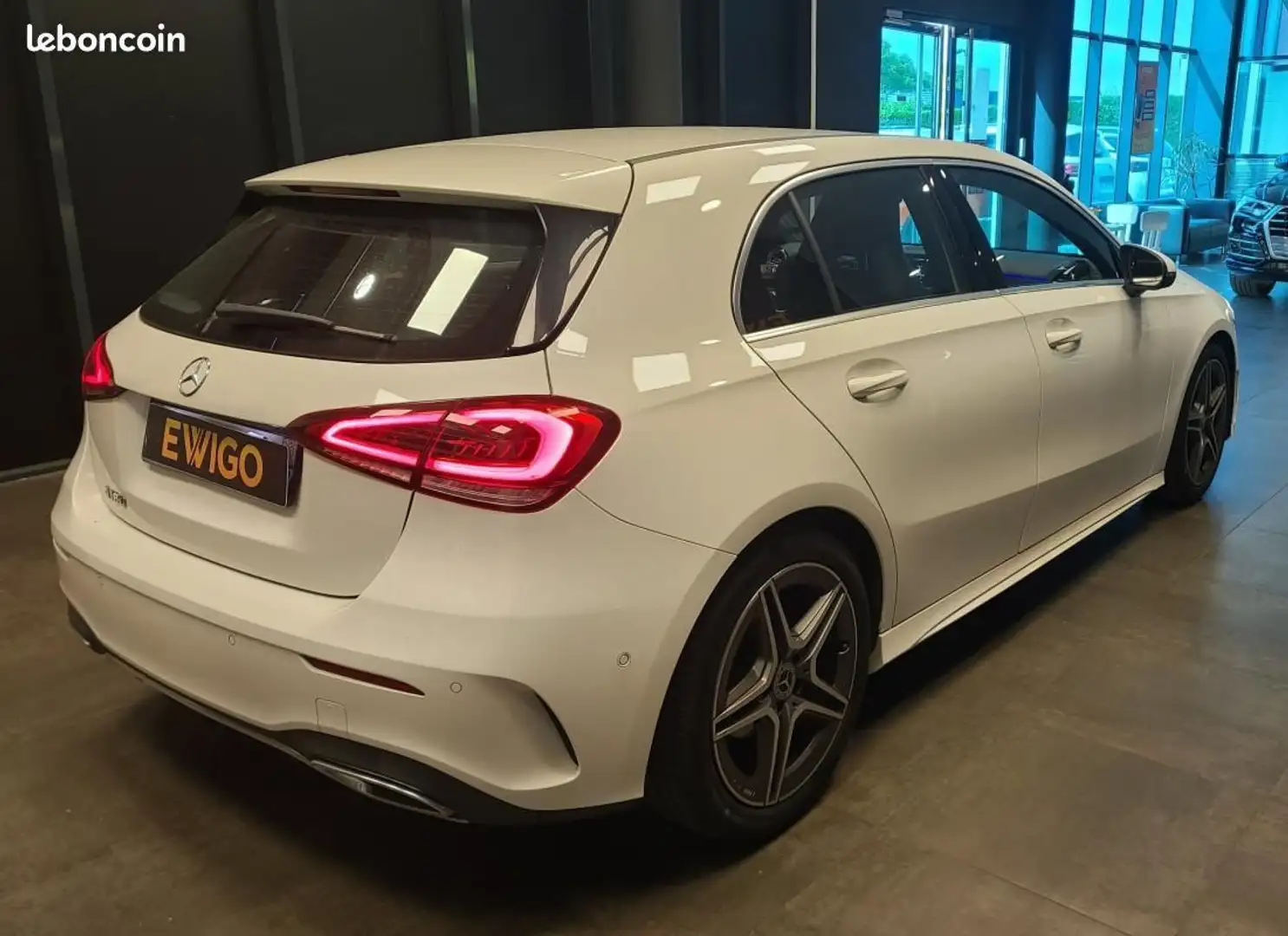 Mercedes-Benz A 180 Mercedes 180 136ch AMG LINE ENTRETIEN Blanc - 2