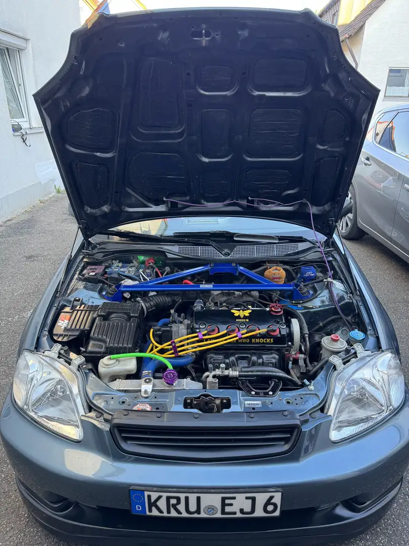 Honda Civic Coupe 1.6 ESi - 2