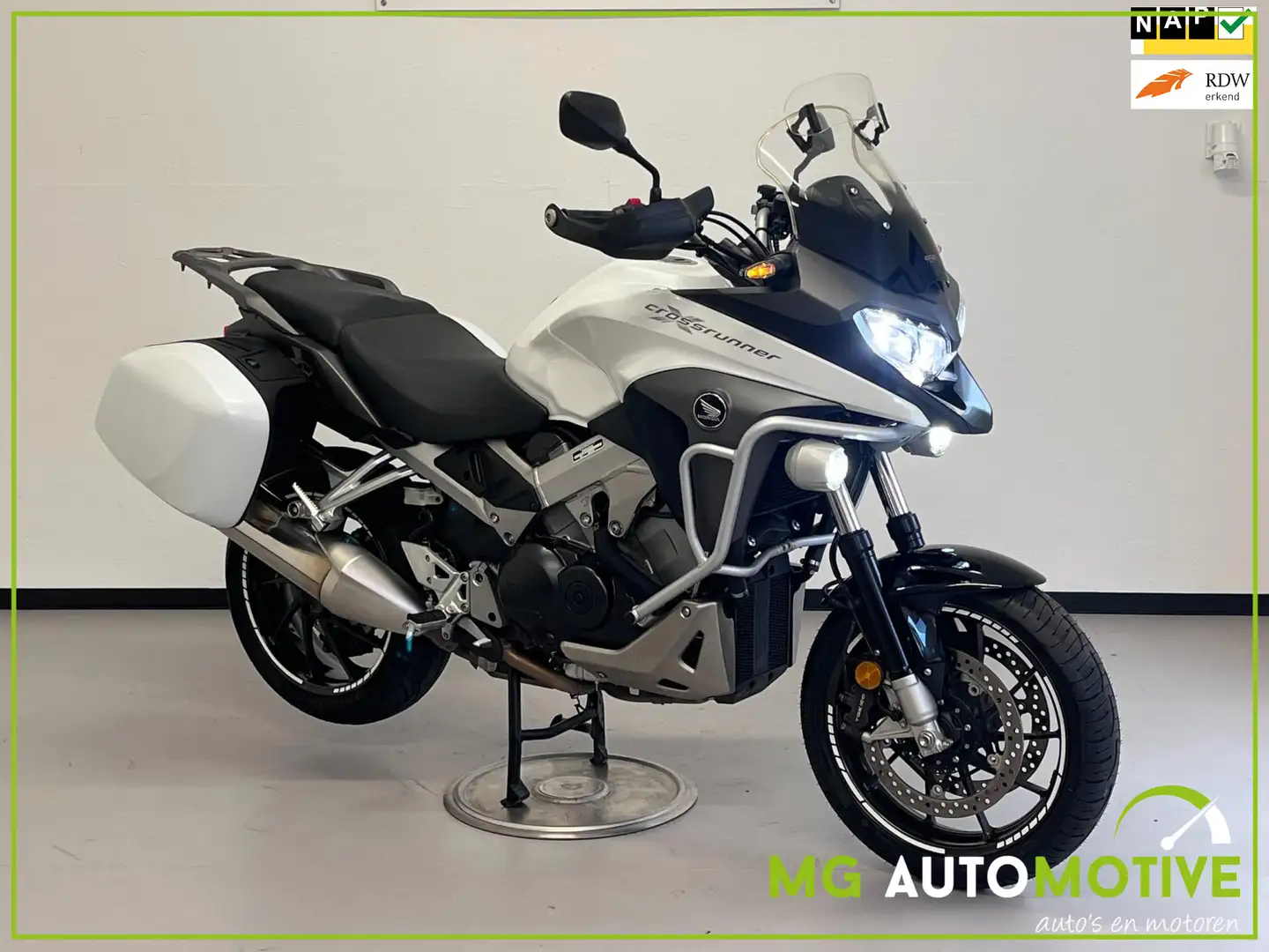 Honda VFR 800 X | VFR800X | 800X Crossrunner C-ABS | Net een ond Wit - 1