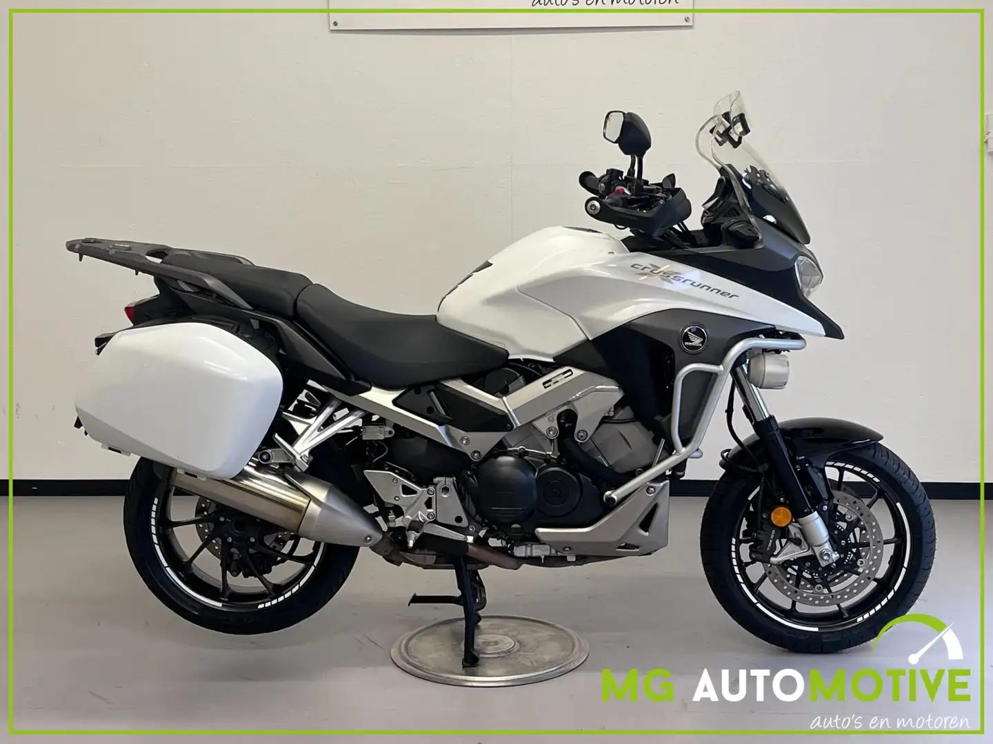 Honda VFR 800 X | VFR800X | 800X Crossrunner C-ABS | Net een ond Wit - 2