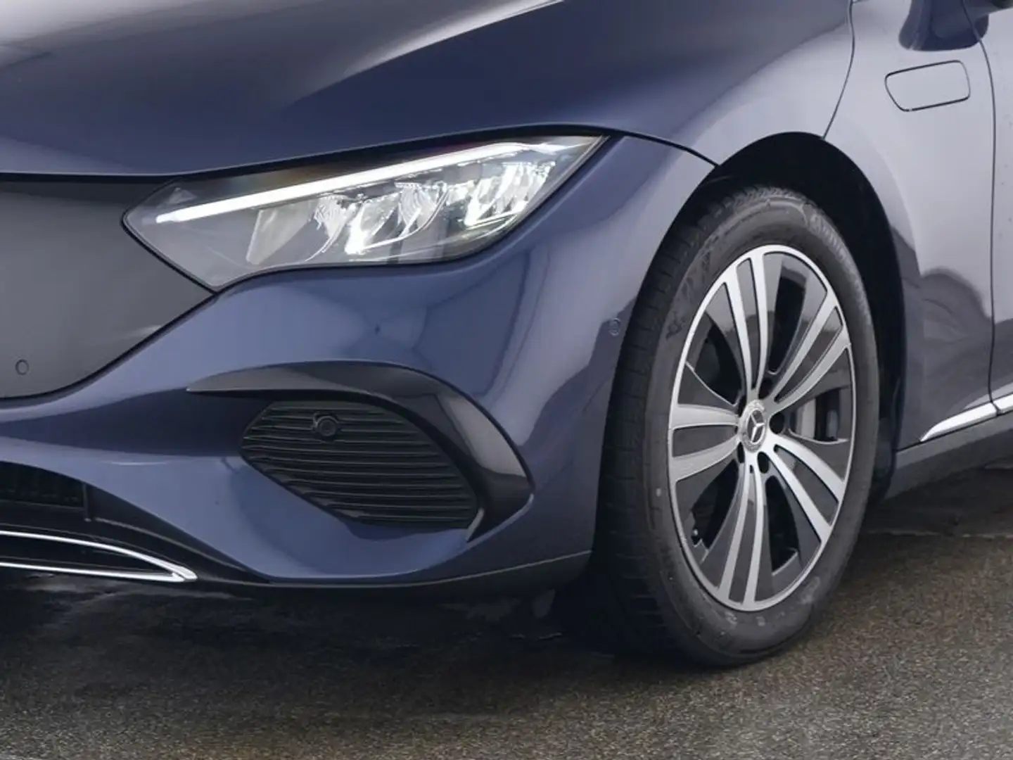 Mercedes-Benz EQE 300 Electric Art, Hinterachslenkung Blau - 2