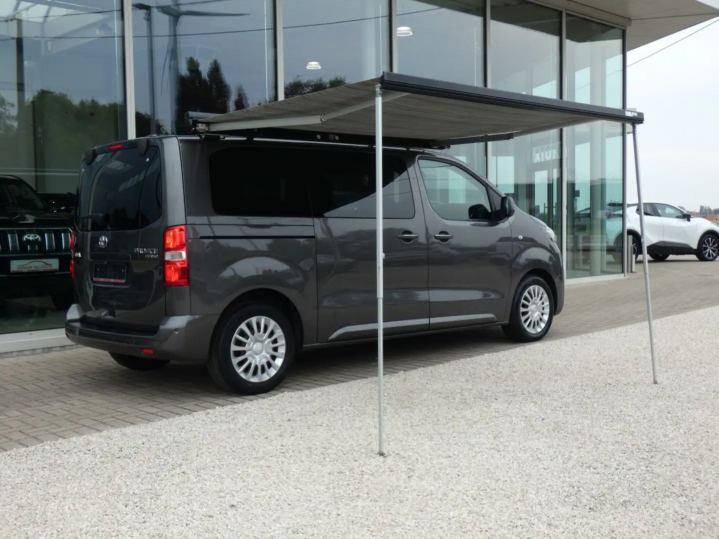 Toyota Proace VERSO 8ZITPL. Medium +GPS +Camera +Dodehoek Grijs - 1
