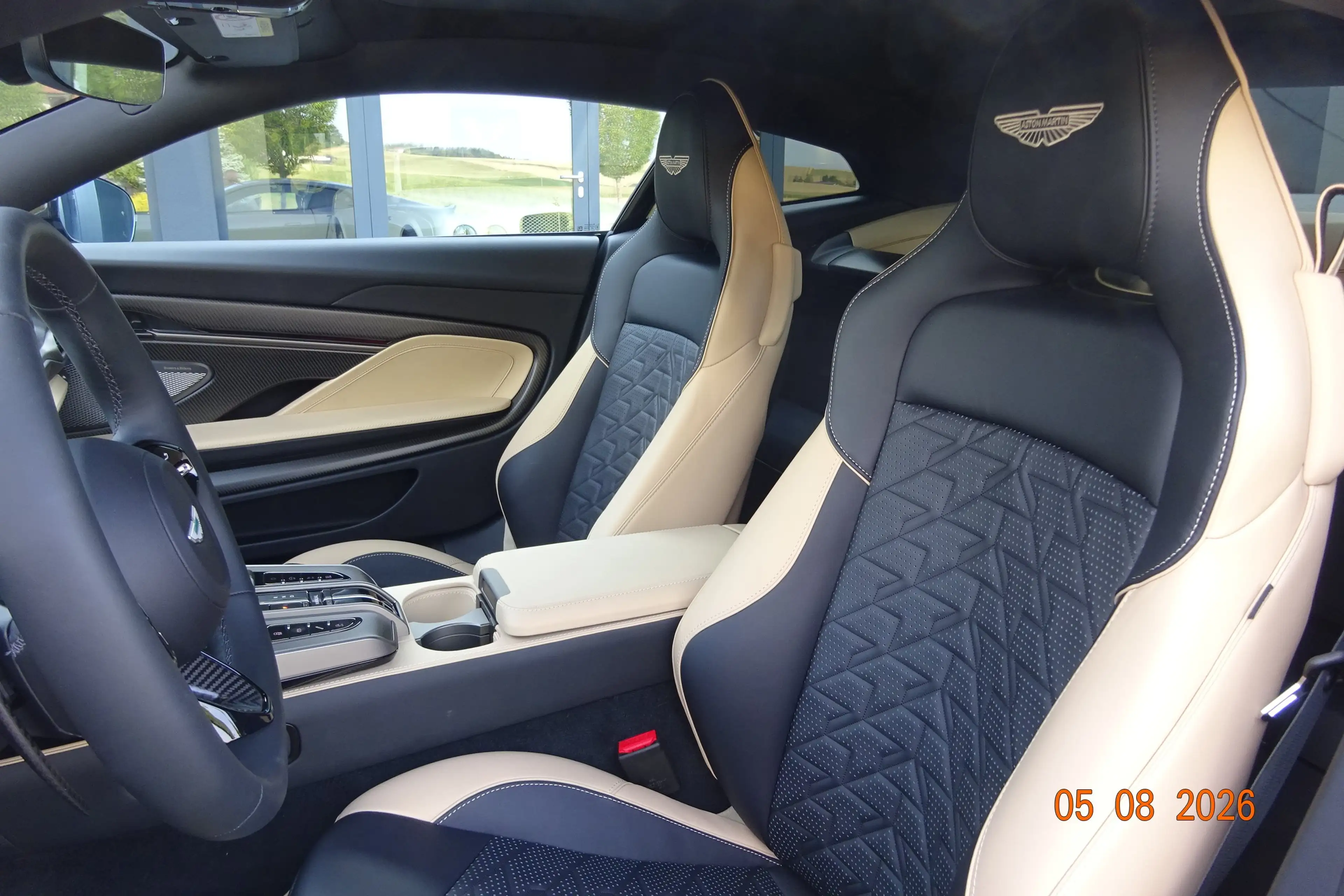 Aston Martin Vanquish V12 "Mega-Vollausstattung" — photo 11