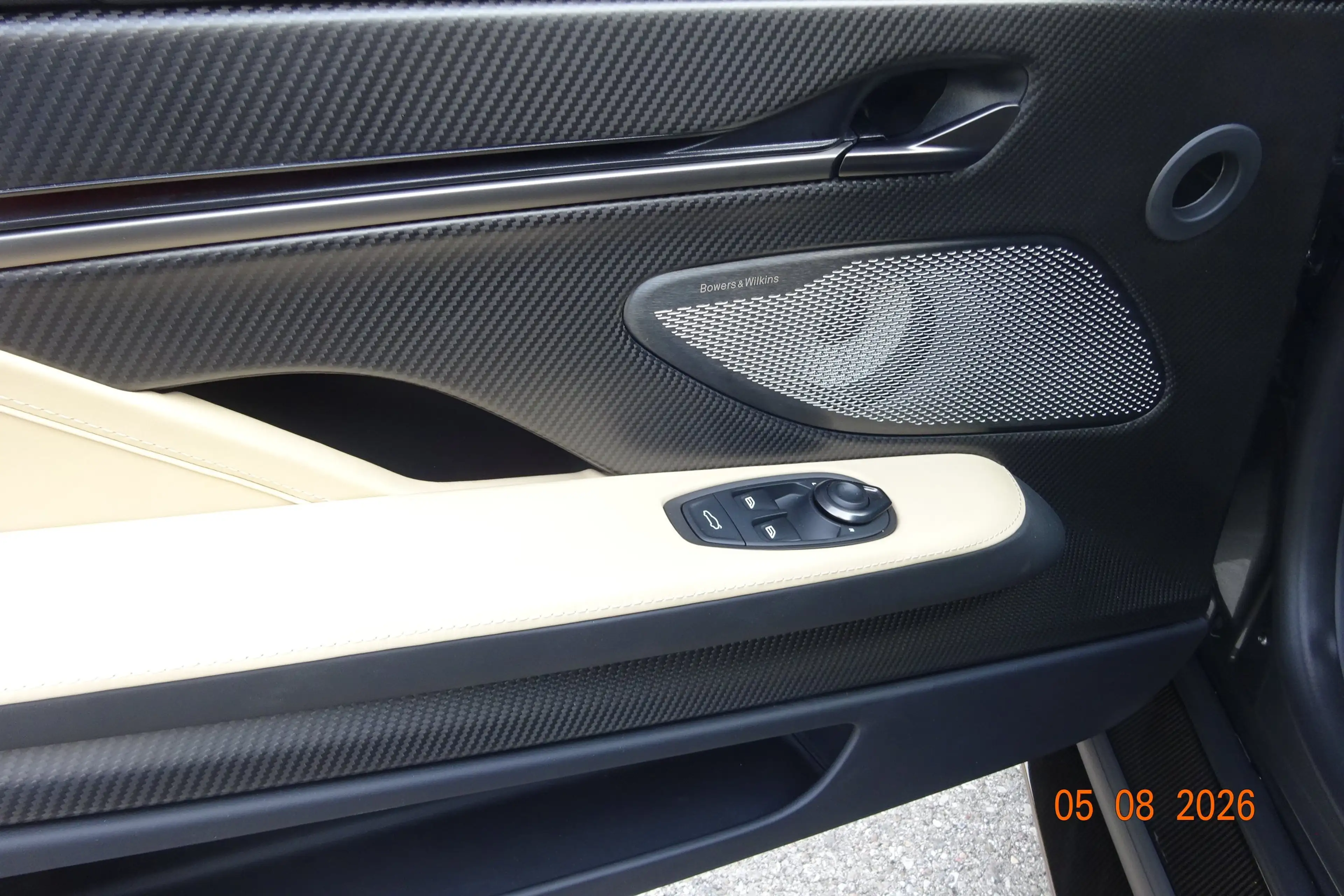 Aston Martin Vanquish V12 "Mega-Vollausstattung" — photo 10