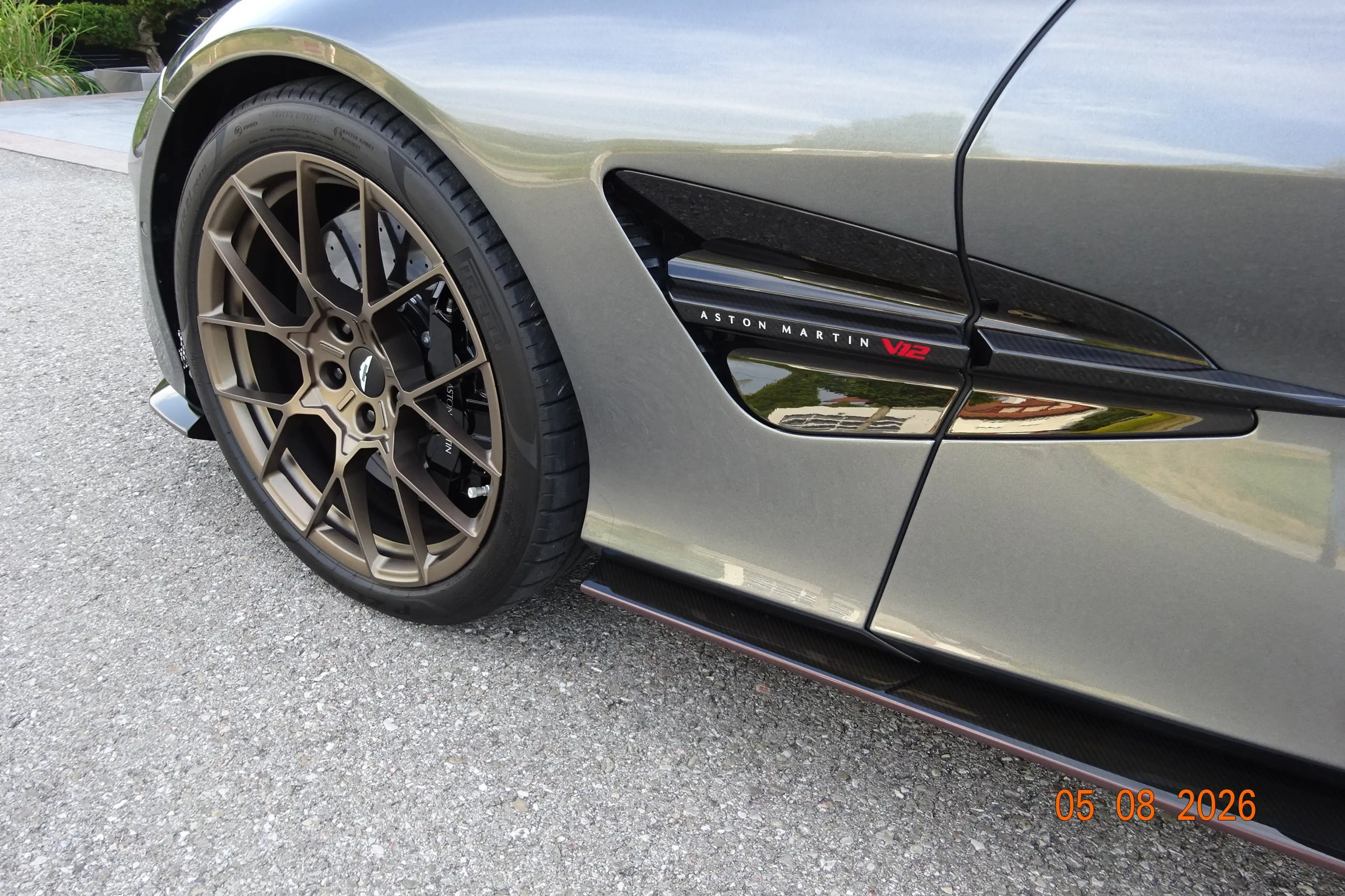 Aston Martin Vanquish V12 "Mega-Vollausstattung" — photo 3