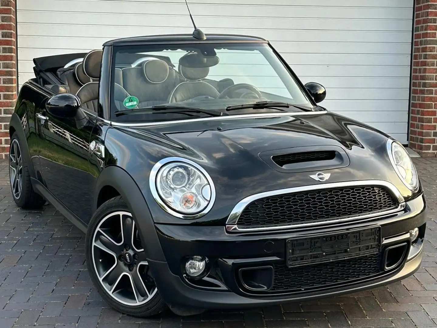 MINI Cooper S Cabrio Cooper S Schwarz - 1