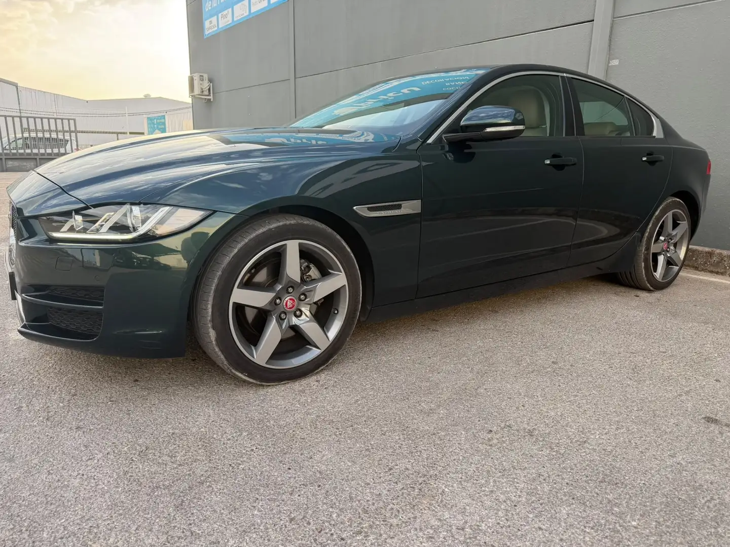 Jaguar XE 2.0 Diesel Prestige AWD Aut. 180 - 2