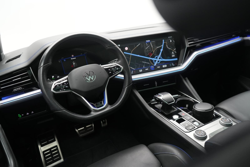 Volkswagen Touareg 3.0 V6 e-Hybrid 4Motion R Pano/Luft/360K — photo 13