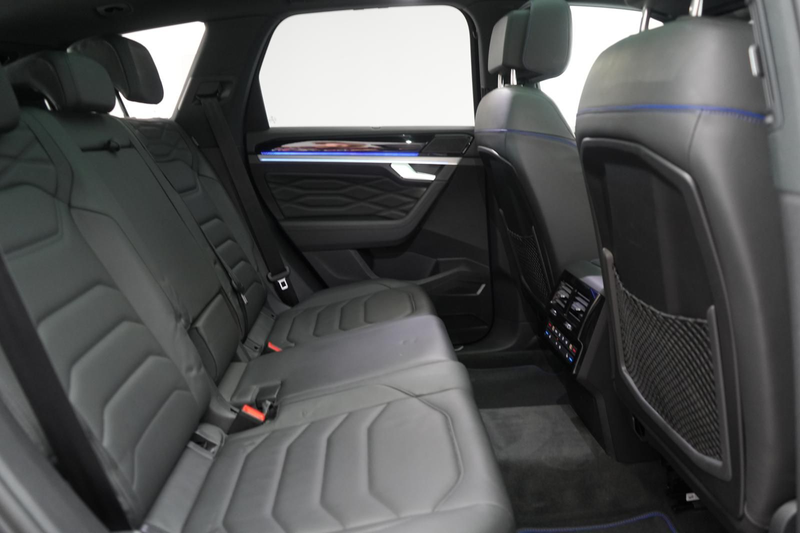 Volkswagen Touareg 3.0 V6 e-Hybrid 4Motion R Pano/Luft/360K — photo 8
