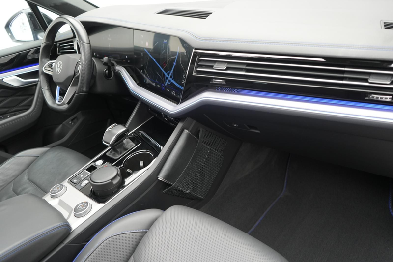 Volkswagen Touareg 3.0 V6 e-Hybrid 4Motion R Pano/Luft/360K — photo 7