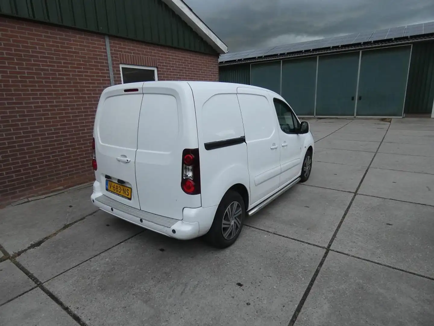 Citroen Berlingo 1.6 BlueHDI 75 *navi/camera* pack look* Wit - 2