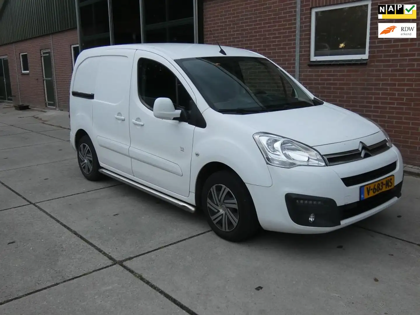 Citroen Berlingo 1.6 BlueHDI 75 *navi/camera* pack look* Wit - 1