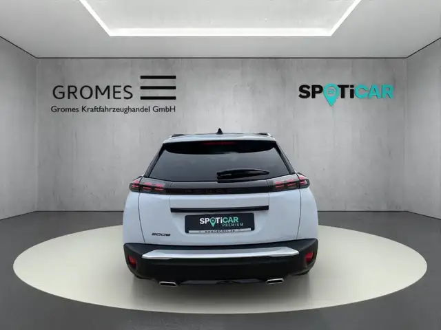 Peugeot 2008 view 4