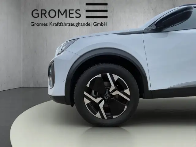 Peugeot 2008 view 11