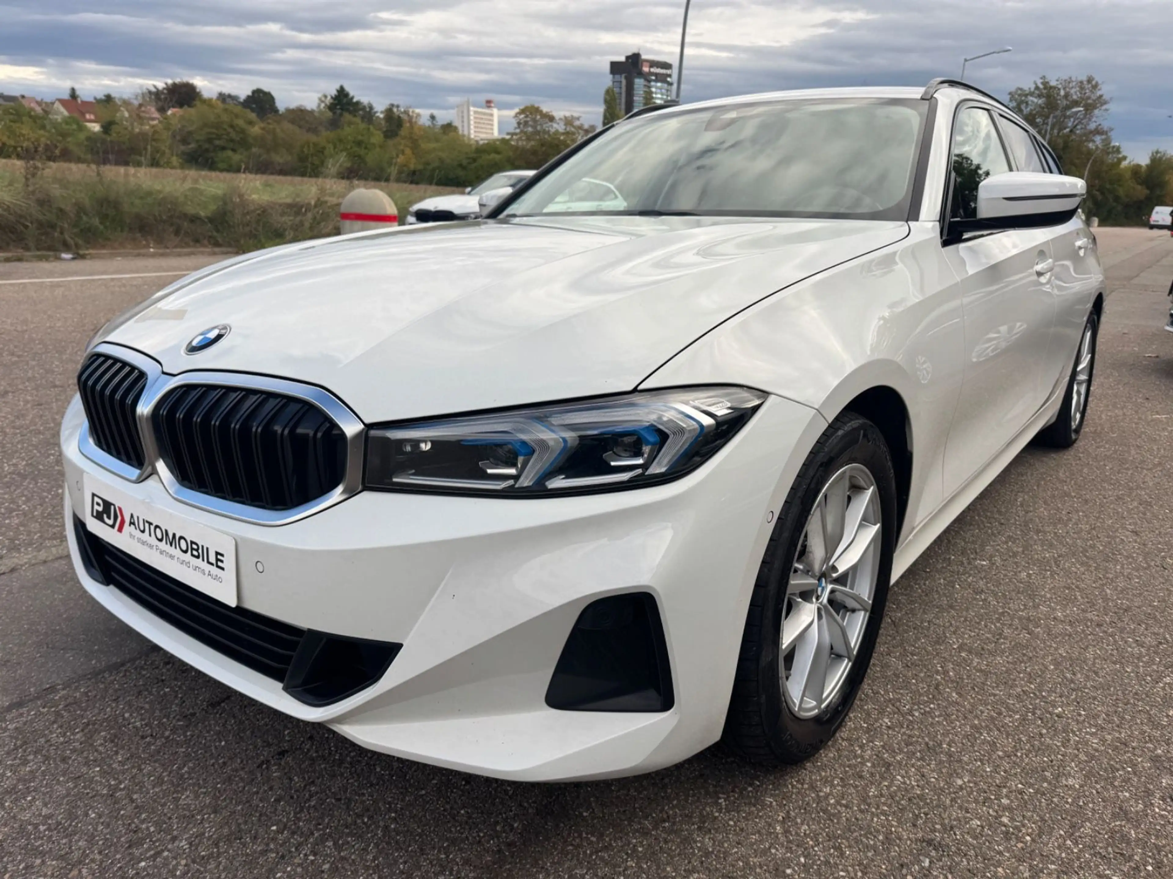 BMW 320 d Touring Navi LED Kamera Memory HUD AHK 1.H — photo 2