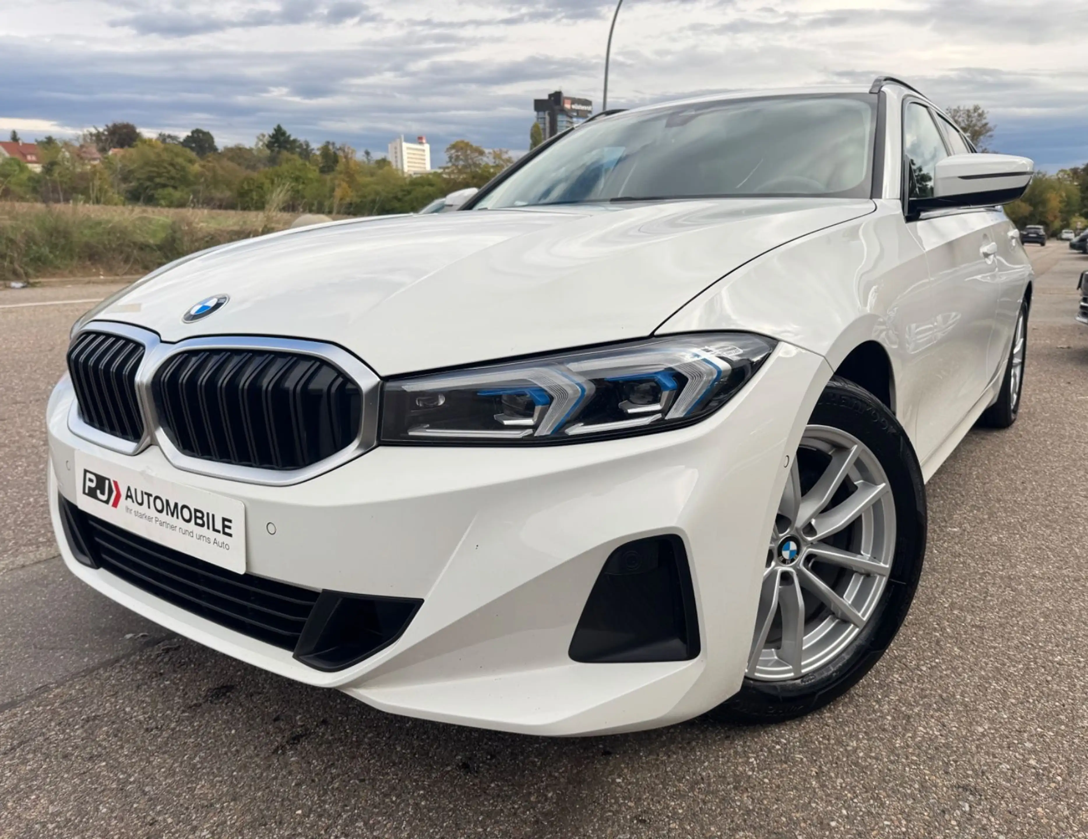 BMW 320 d Touring Navi LED Kamera Memory HUD AHK 1.H