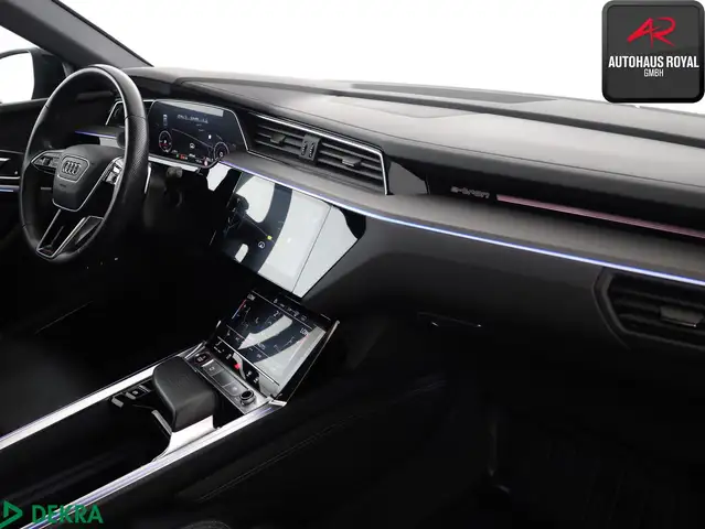 Audi E-Tron view 10