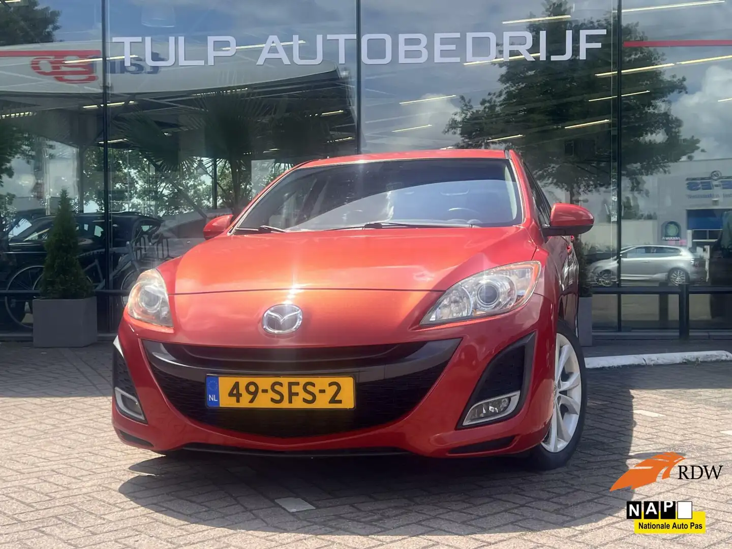 Mazda 3 1.6 GT-M Line 5 deurs Airco Cruise LMV NAP Červená - 1