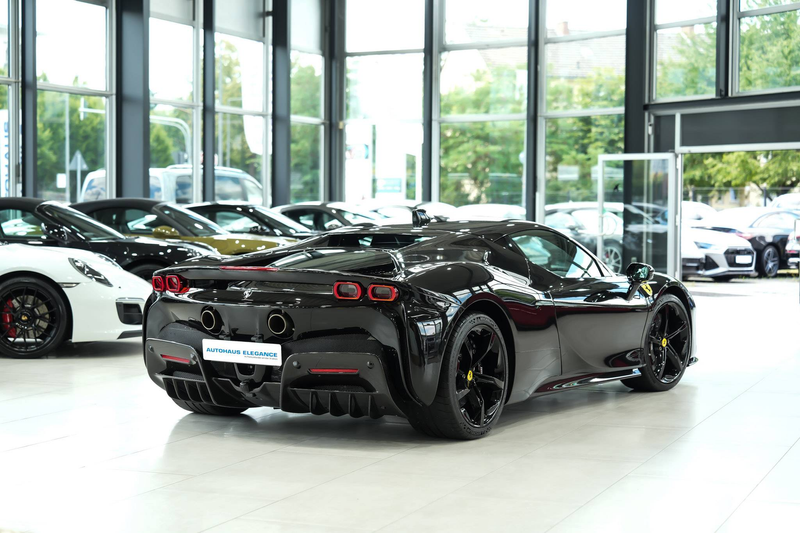 Ferrari SF90 Stradale *CARBON-LED*RACING-SEATS*FULL-CARBO — photo 2