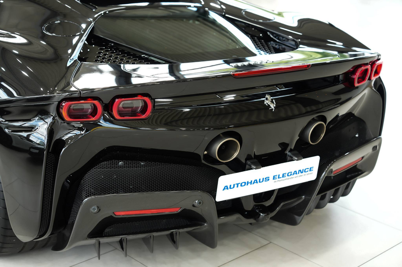 Ferrari SF90 Stradale *CARBON-LED*RACING-SEATS*FULL-CARBO — photo 8