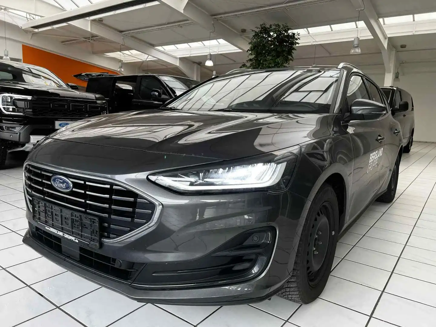 Ford Focus Titanium *Navi*LED*PDC* Grau - 1