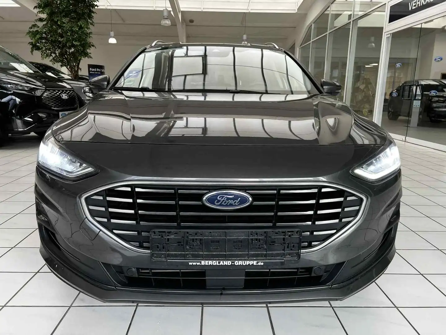 Ford Focus Titanium *Navi*LED*PDC* Grau - 2