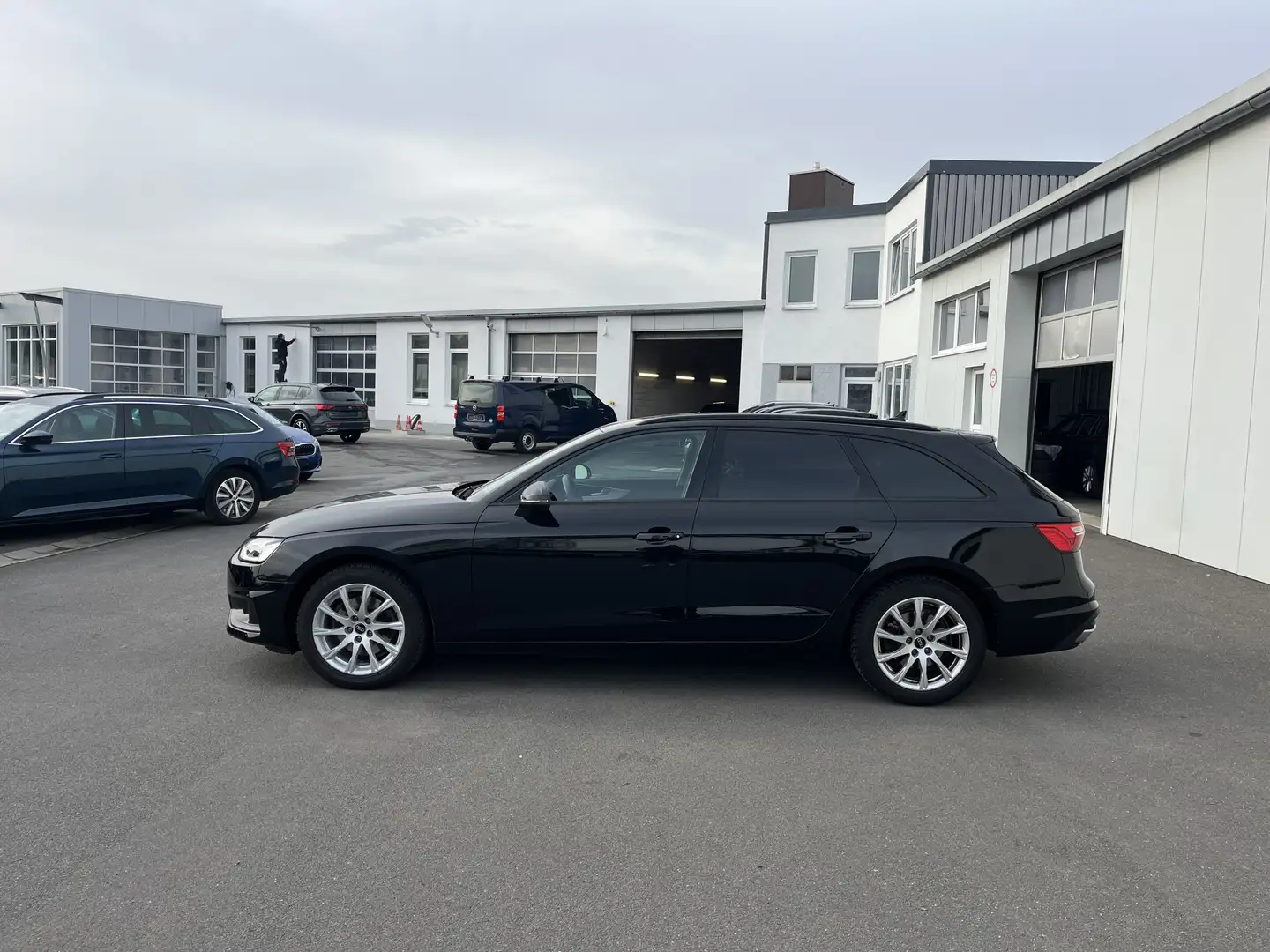 Audi A4 Avant 35 2.0 TFSI S tronic 150€ m. 20% Anzahlung Nero - 2