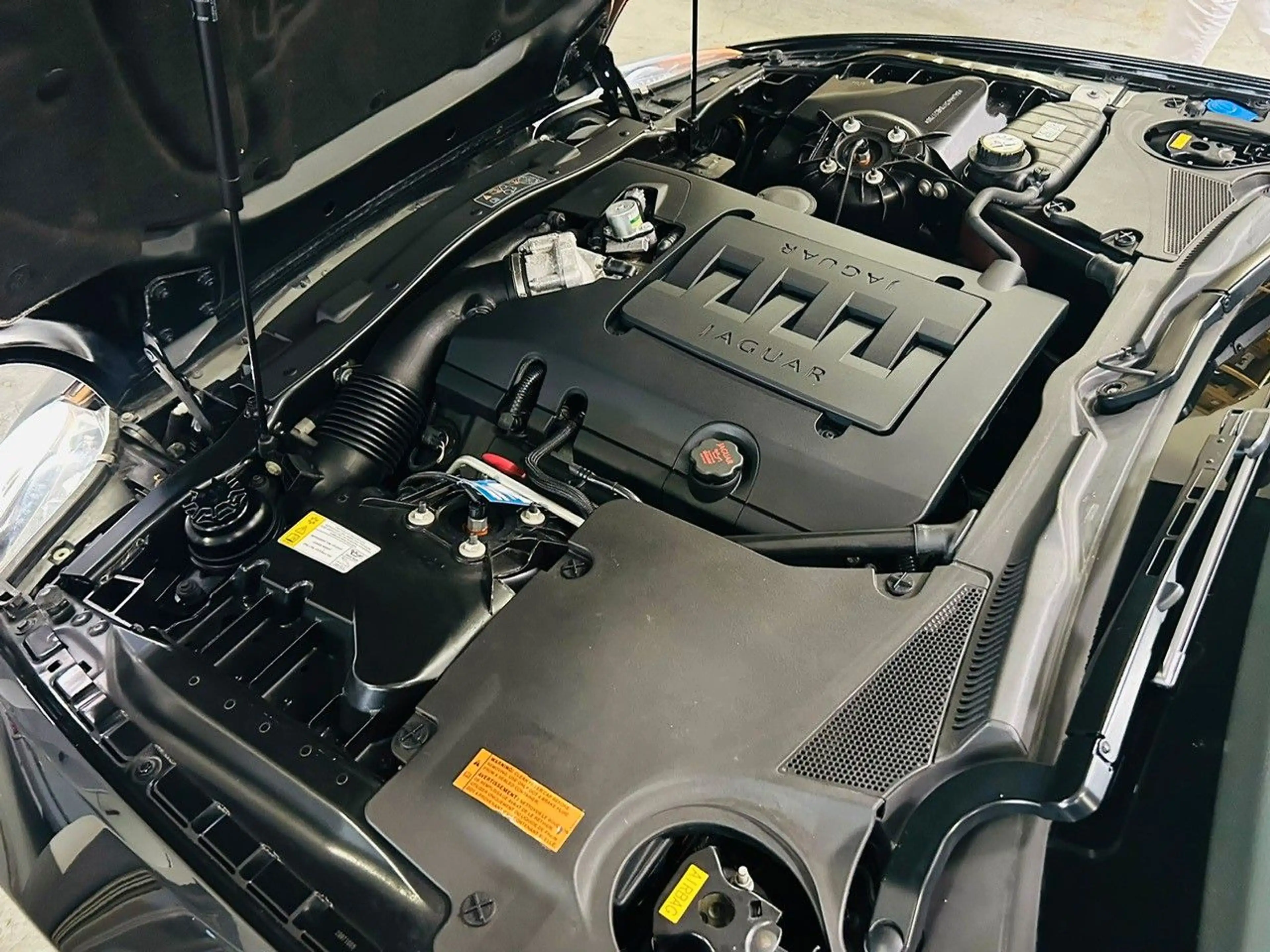 Jaguar XK V8 Coupé deutsch 2Hand 78tkm Scheckheft — photo 11