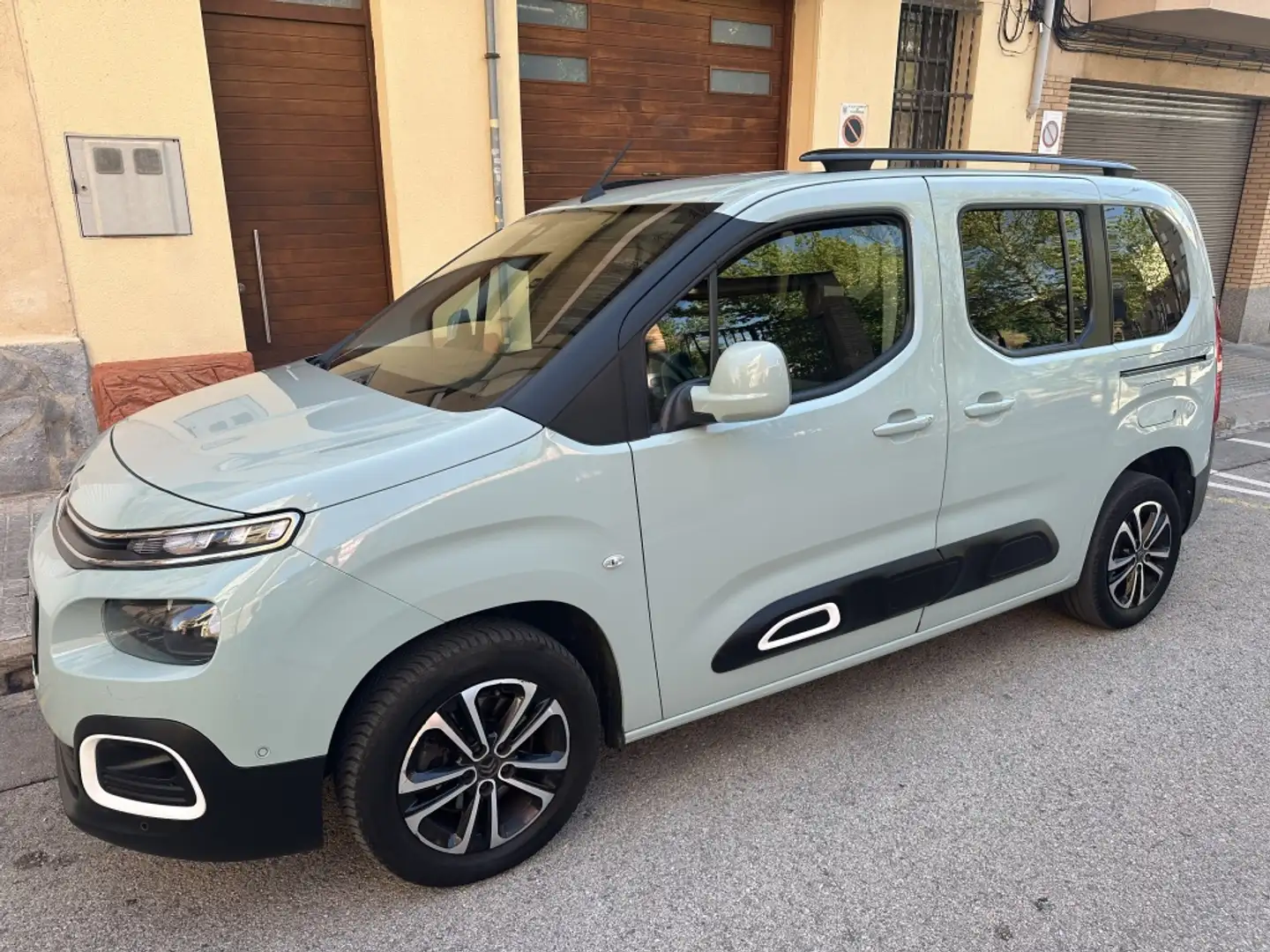 Citroen Berlingo BlueHDi S&S Talla M Shine 130 Grün - 1