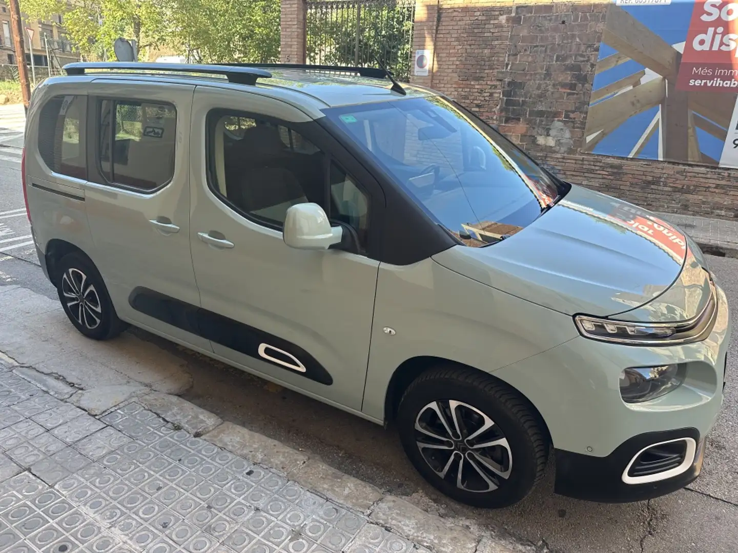 Citroen Berlingo BlueHDi S&S Talla M Shine 130 Grün - 2