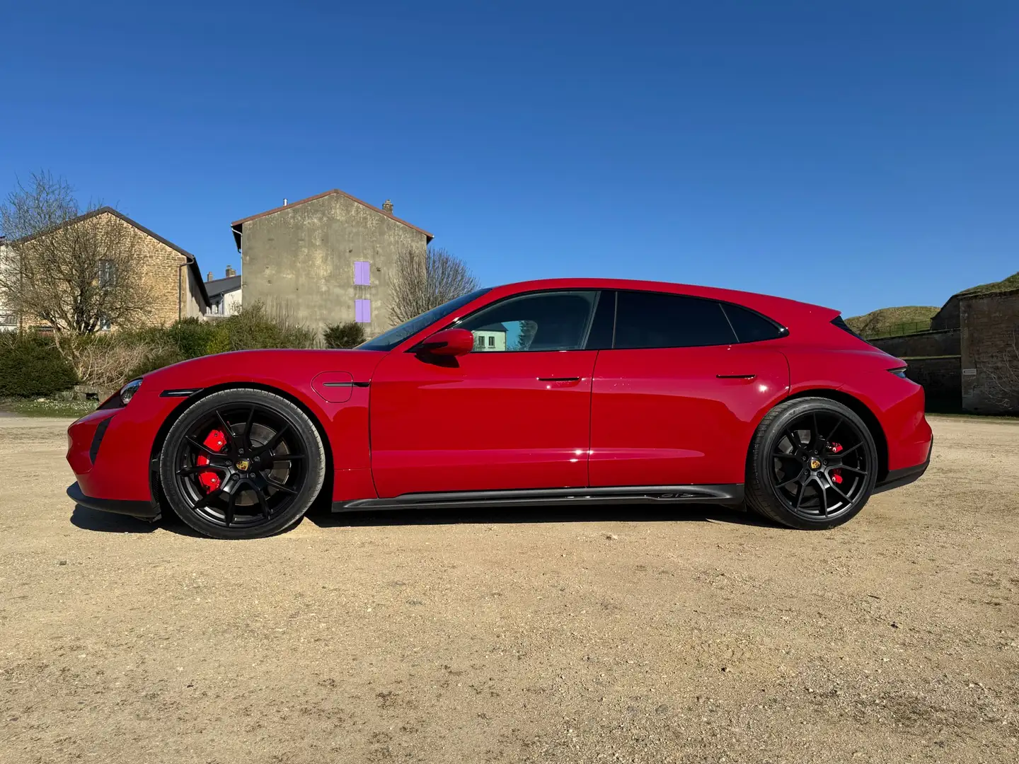 Porsche Taycan Turbo 598 ch GTS Red - 2