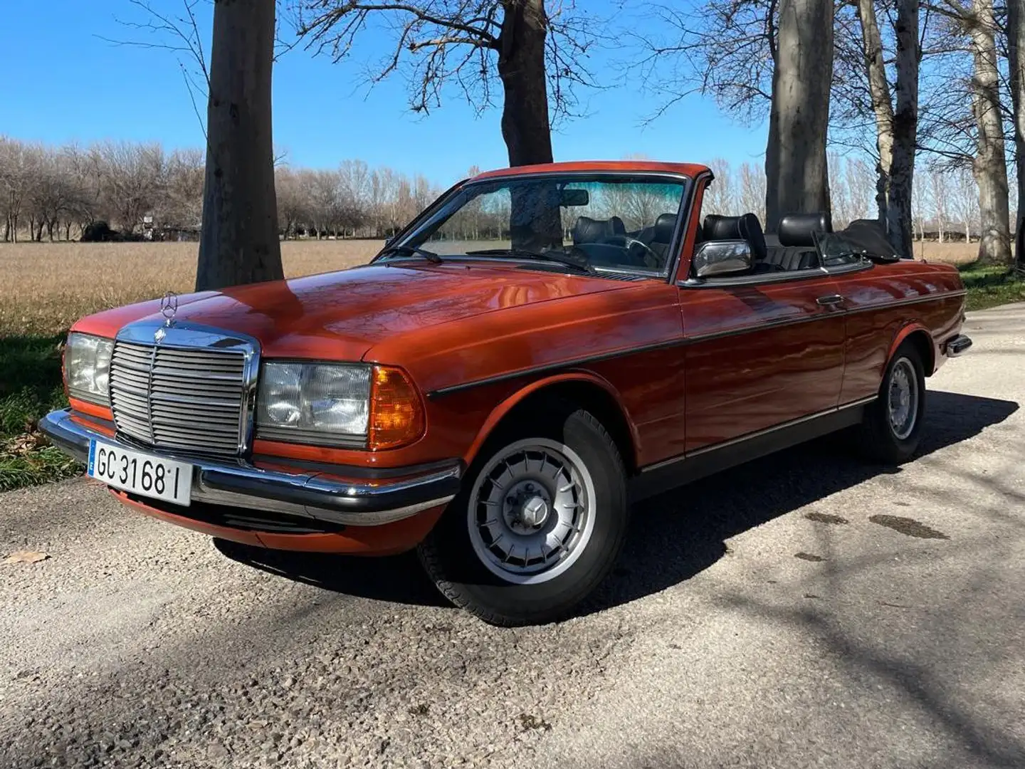 Mercedes-Benz 230 narančasta - 2