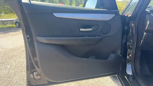 BMW 2 Series view 7