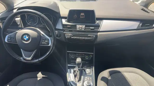 BMW 2 Series view 11