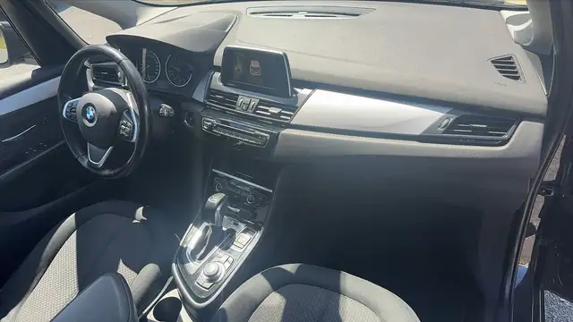 BMW 2 Series view 10