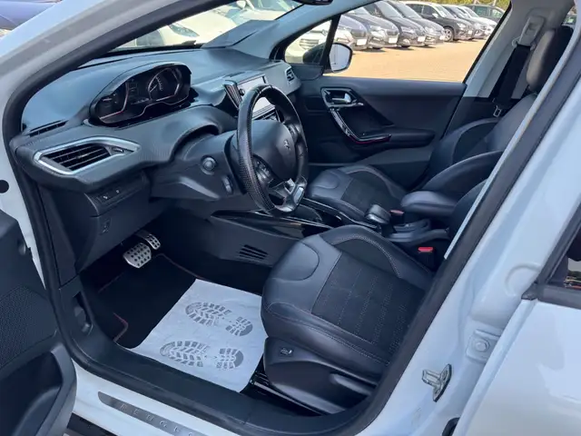 Peugeot 2008 view 9