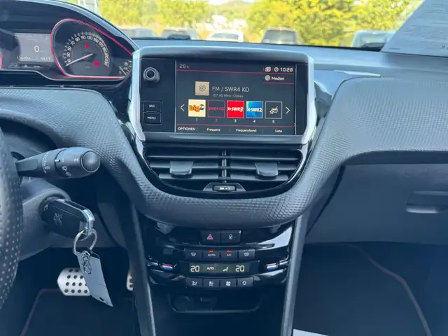 Peugeot 2008 view 13