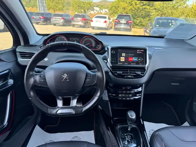 Peugeot 2008 view 11