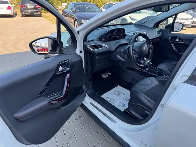 Peugeot 2008 view 8